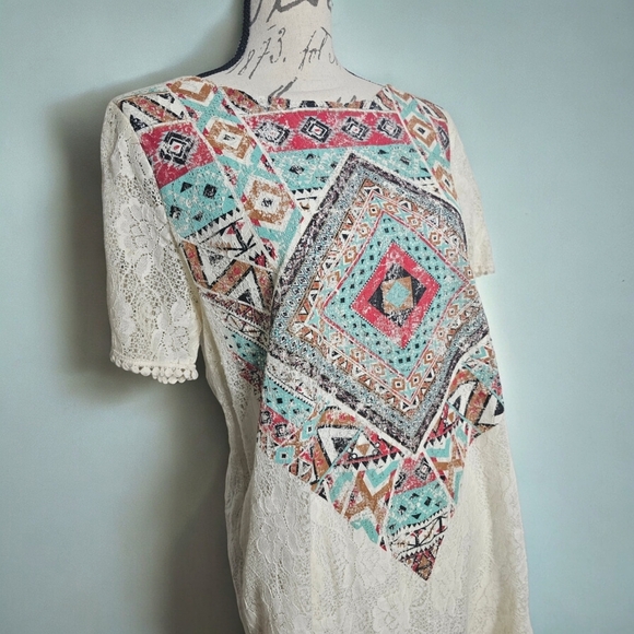 Everly Off White Lace Dress with Inkat Pattern; Size Large - Picture 4 of 9